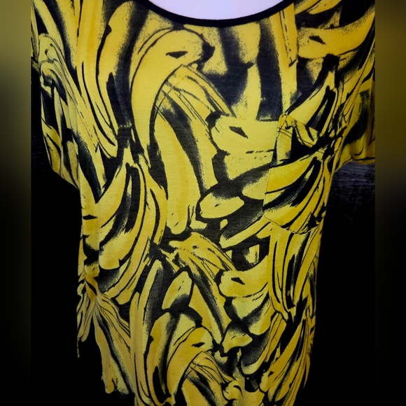 Kensie Black And Yellow Tunic With A Banana Print U-Neckline And Cap-Sl… - Picture 4 of 10